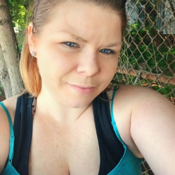 Meet your Posher, Melanie - Picture 2 of 16